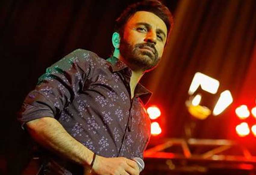 بازگشت علی لهراسبی به عرصه موسیقی پاپ و بستن قرارداد با ایران گام برای اجرای کنسرت