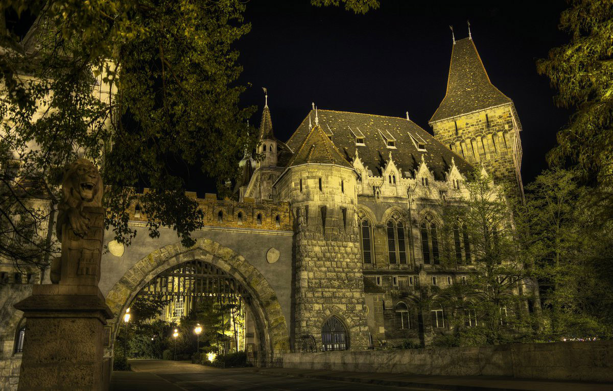 فیلمبرداری سریال ویچر - The Witcher در قلعه زیبا Vajdahunyad در مجارستان
